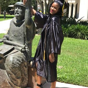 Meet your Posher, April